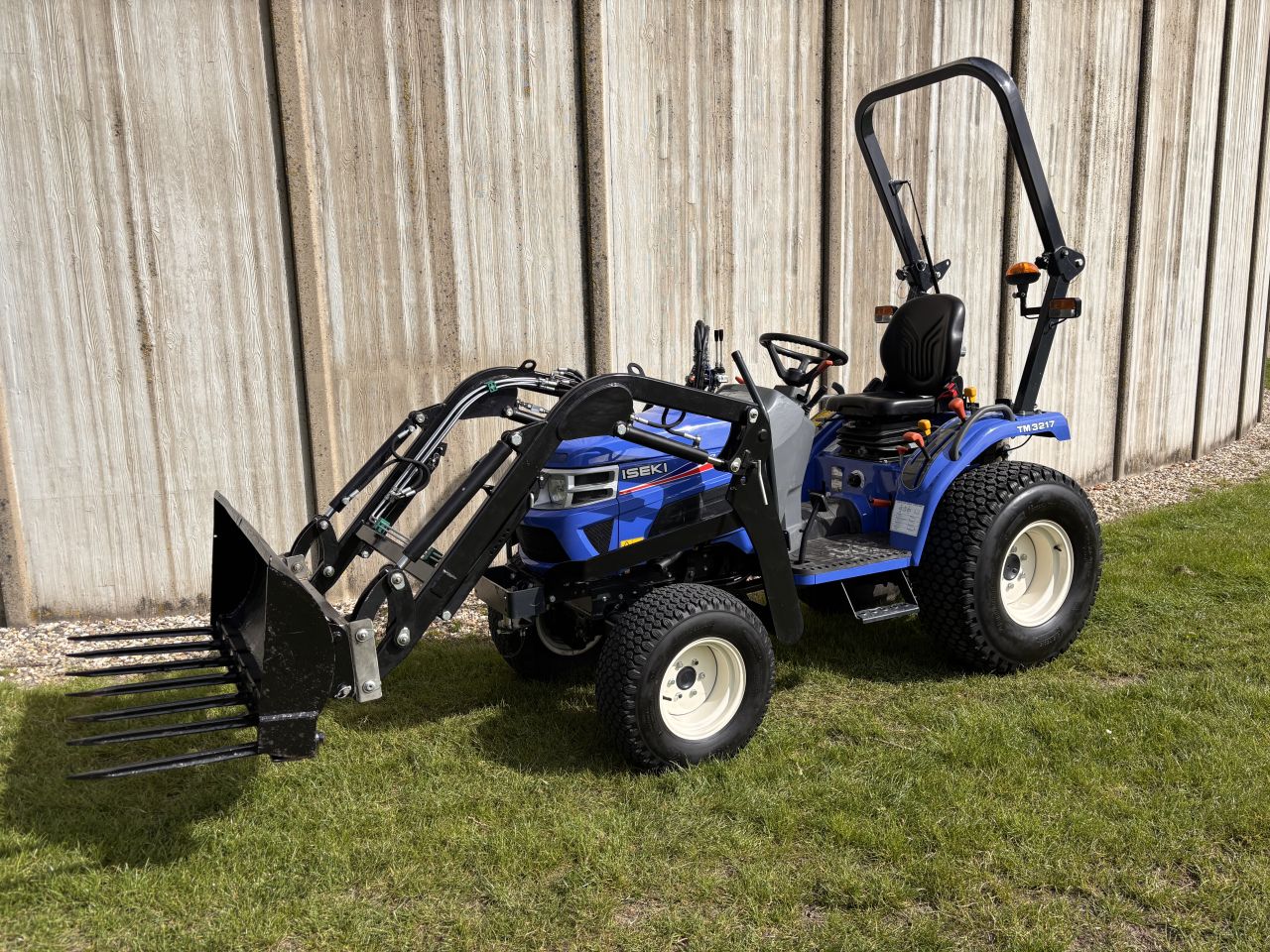 Iseki TM3217 nieuwstaat + grondbak en mestriek - NL kenteken