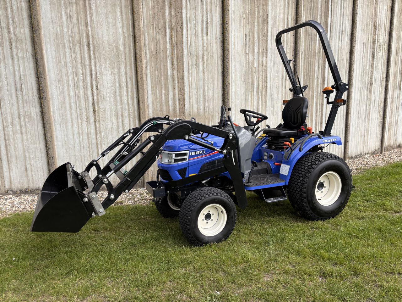 Iseki TM3217 nieuwstaat + grondbak en mestriek - NL kenteken
