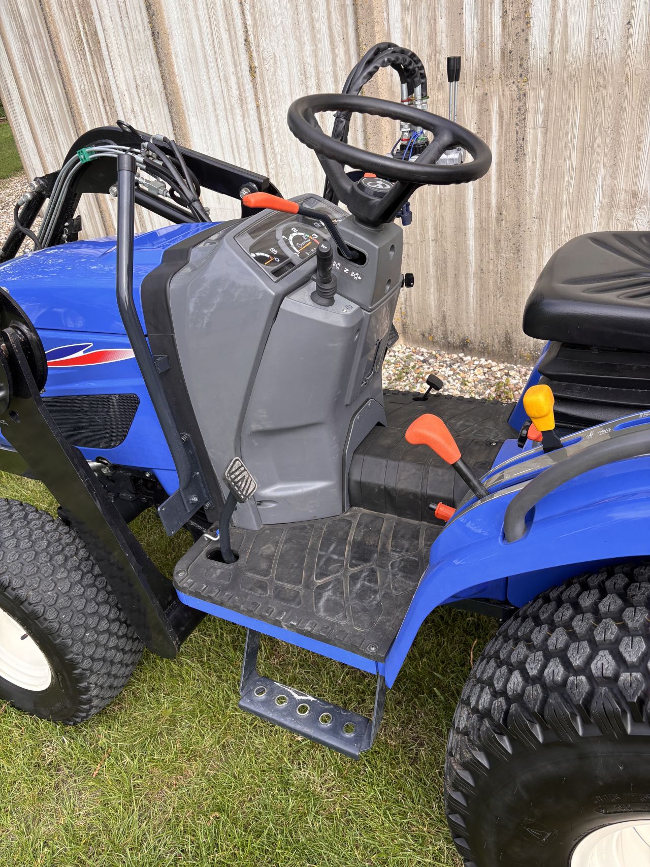 Iseki TM3217 nieuwstaat + grondbak en mestriek - NL kenteken