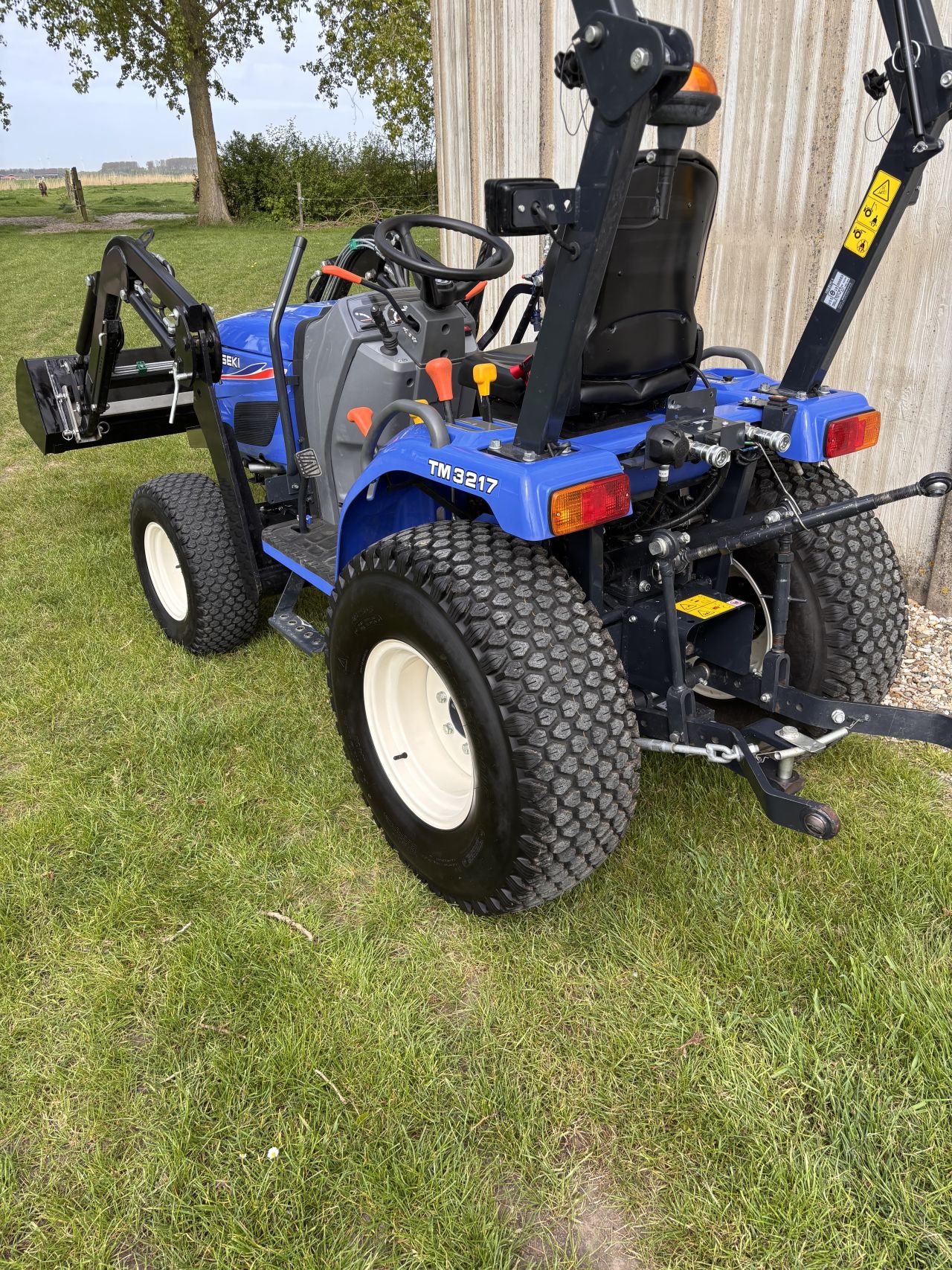 Iseki TM3217 nieuwstaat + grondbak en mestriek - NL kenteken