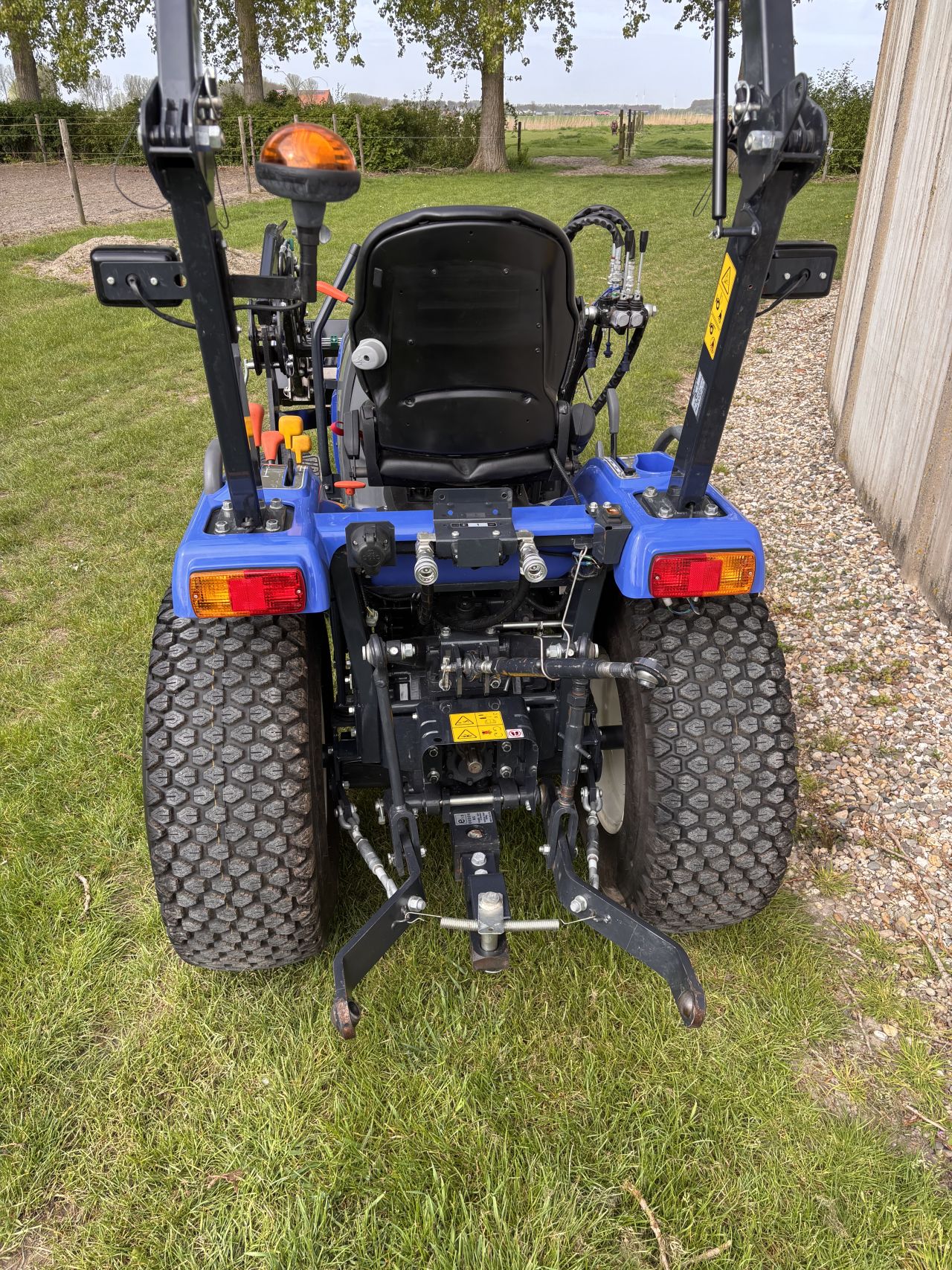 Iseki TM3217 nieuwstaat + grondbak en mestriek - NL kenteken