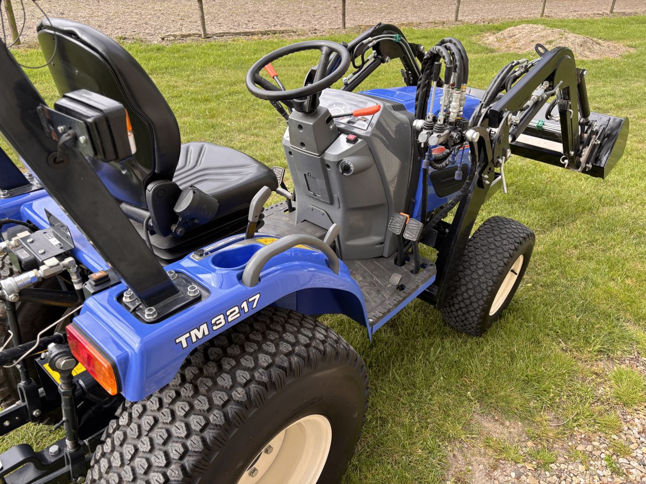 Iseki TM3217 nieuwstaat + grondbak en mestriek - NL kenteken