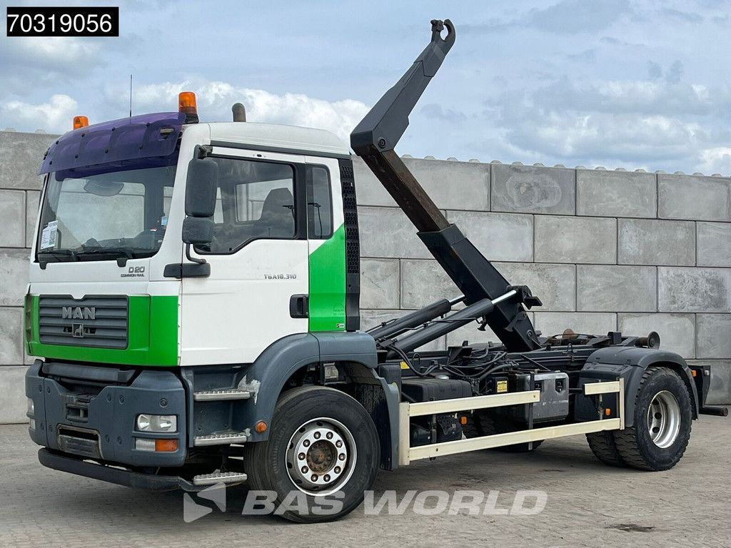 MAN TGA 18.310 4X2 14 tons hooklift steelsuspension Manual Euro 2