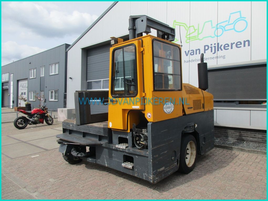 Combilift C8000 4-weg zijlader 8000kg+vorkenspreider+breed bord