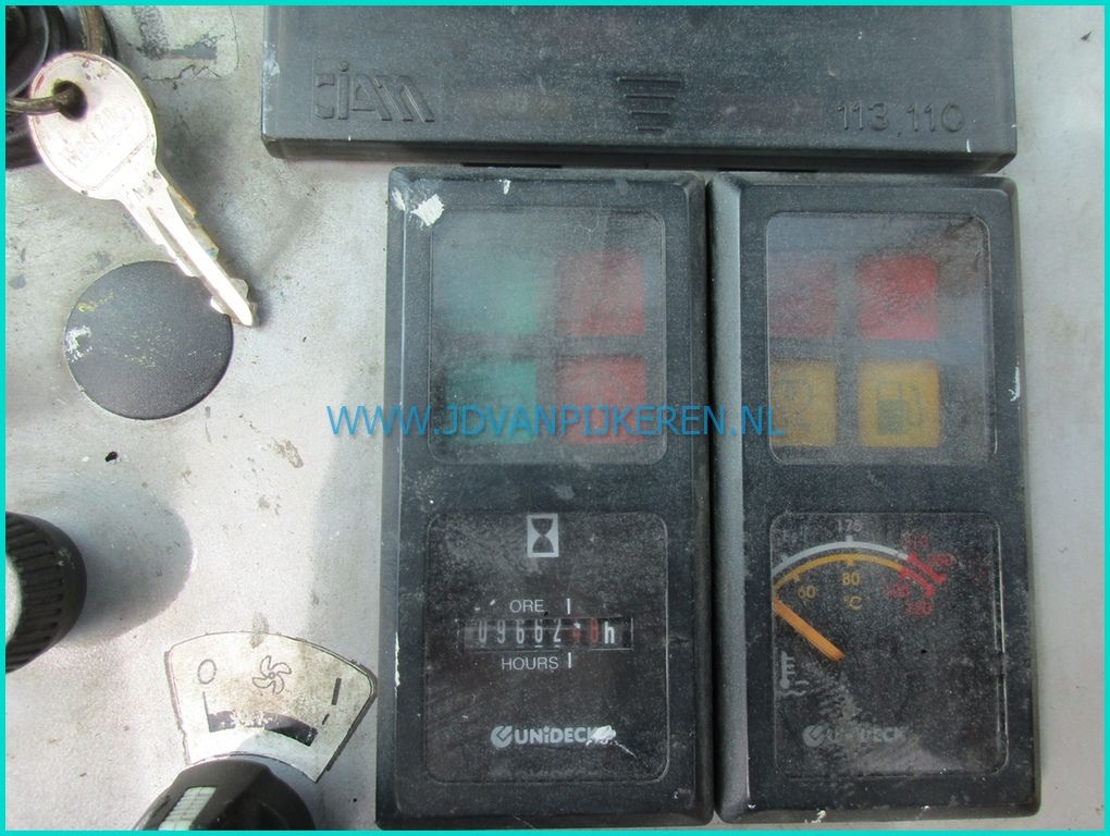 Combilift C8000 4-weg zijlader 8000kg+vorkenspreider+breed bord