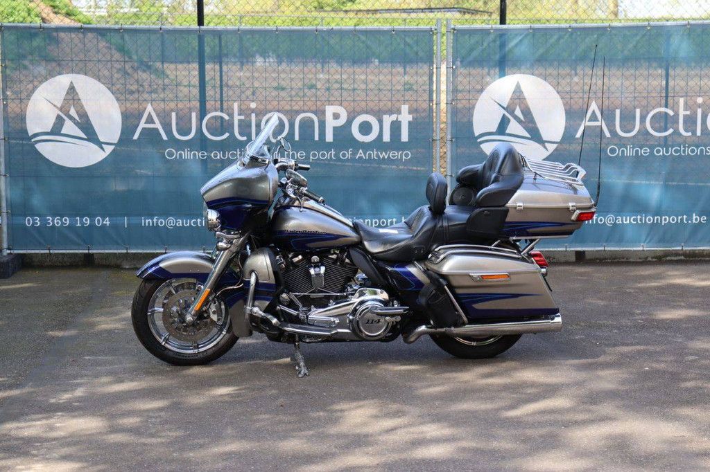 Motorcycle Harley-Davidson CVO Ultra Limited Petrol 2017