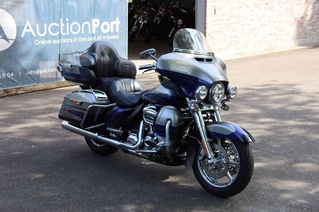 Motorcycle Harley-Davidson CVO Ultra Limited Petrol 2017