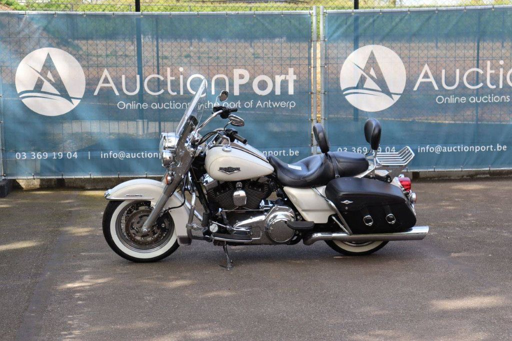 Motorcycle Harley-Davidson Road King Classic Touring Petrol 2014