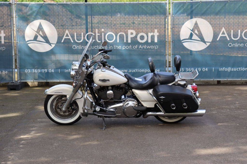 Motorcycle Harley-Davidson Road King Classic Touring Petrol 2014