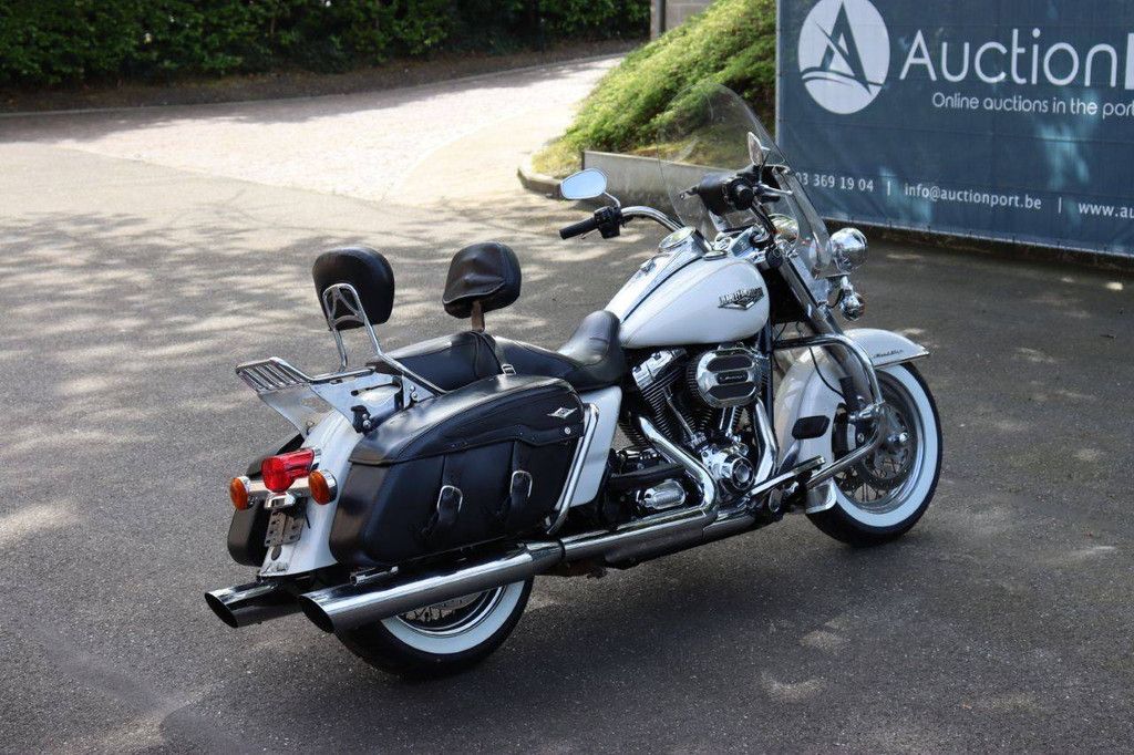 Motorcycle Harley-Davidson Road King Classic Touring Petrol 2014