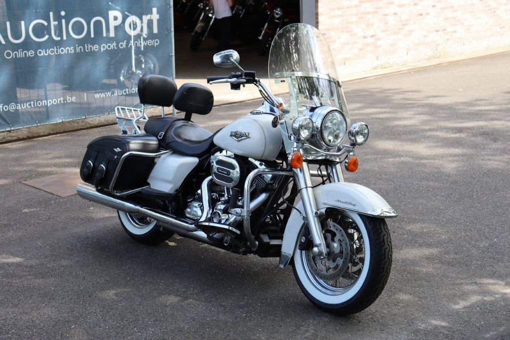 Motorcycle Harley-Davidson Road King Classic Touring Petrol 2014