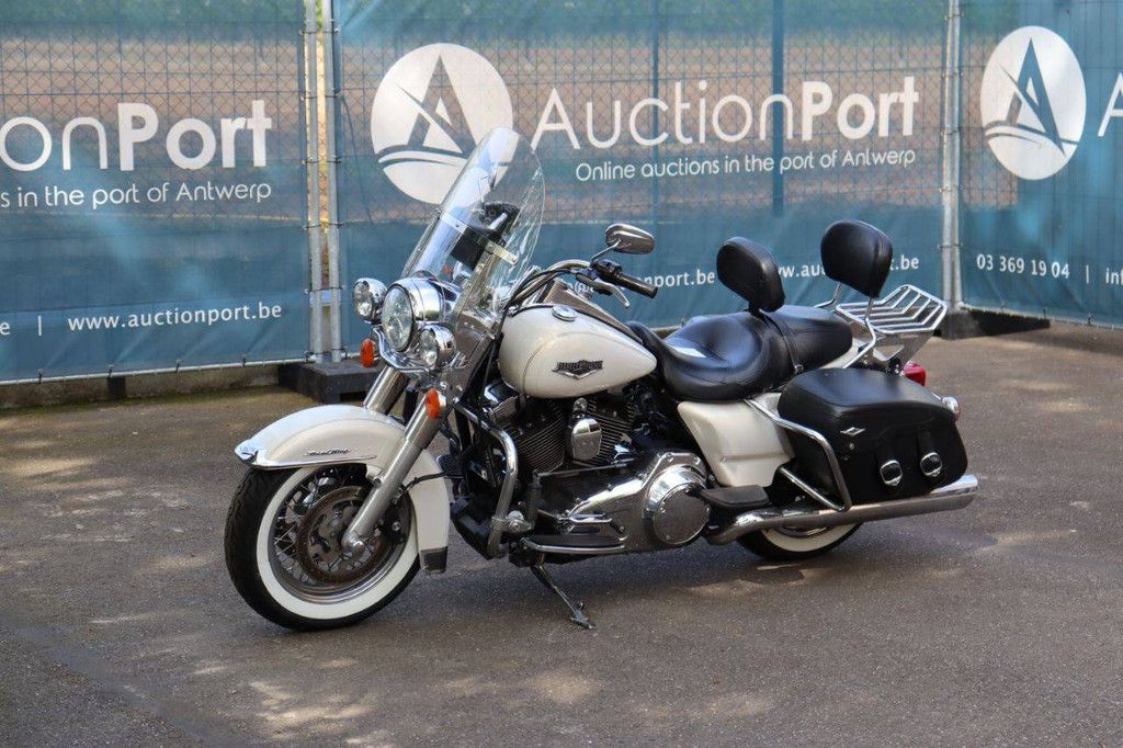 Motorcycle Harley-Davidson Road King Classic Touring Petrol 2014