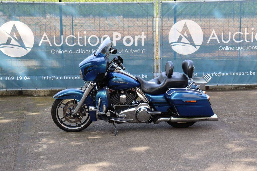 Motorcycle Harley-Davidson Street Glide Touring Petrol 2014