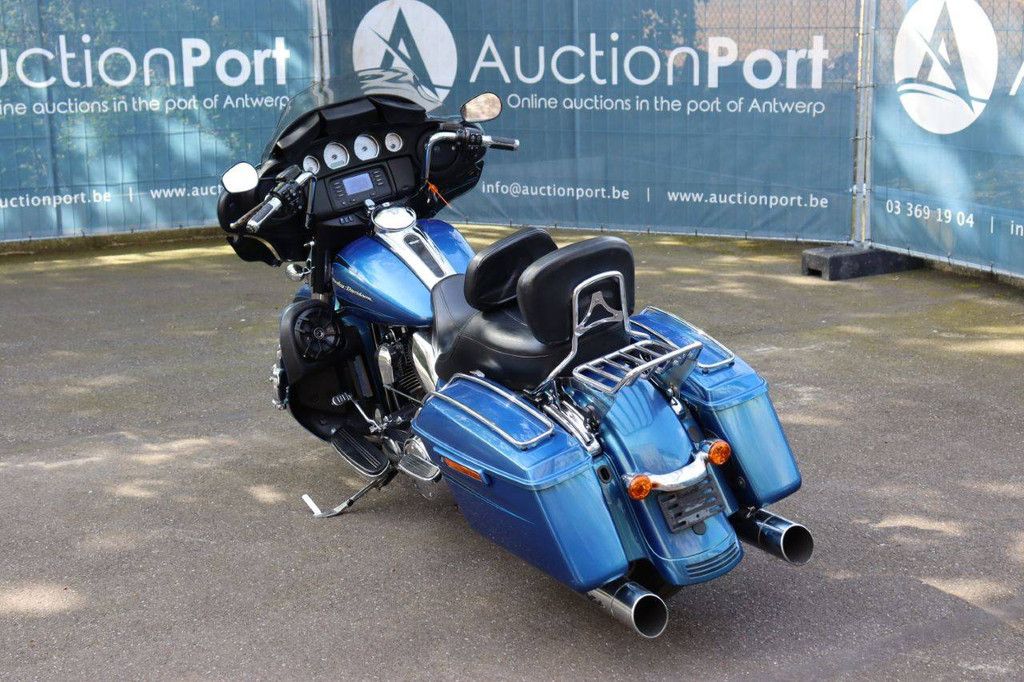 Motorcycle Harley-Davidson Street Glide Touring Petrol 2014