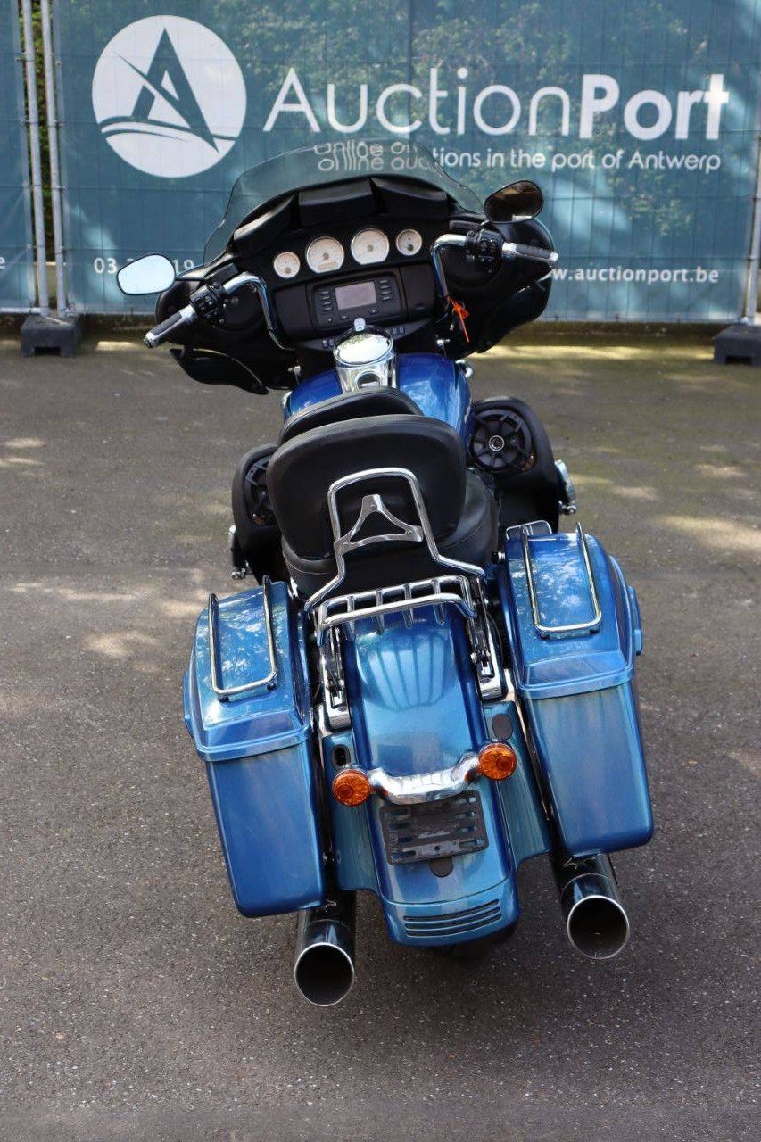 Motorcycle Harley-Davidson Street Glide Touring Petrol 2014