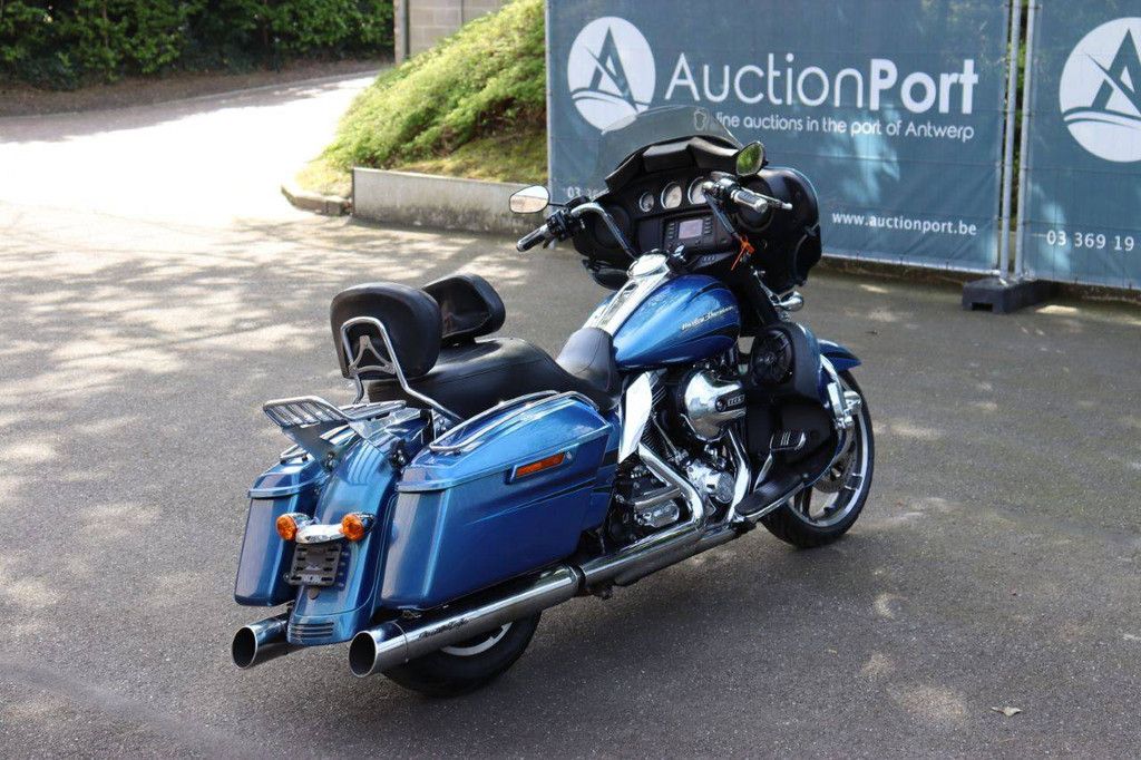 Motorcycle Harley-Davidson Street Glide Touring Petrol 2014