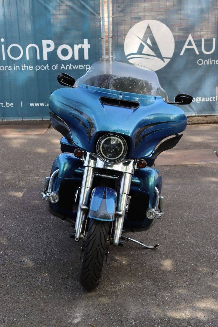 Motorcycle Harley-Davidson Street Glide Touring Petrol 2014