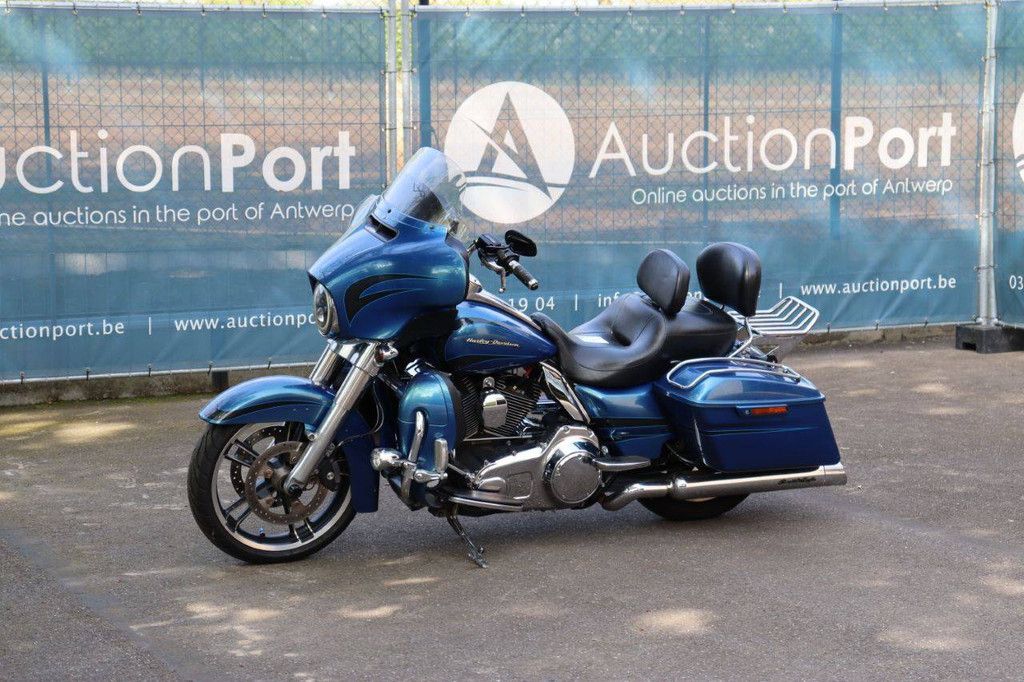 Motorcycle Harley-Davidson Street Glide Touring Petrol 2014