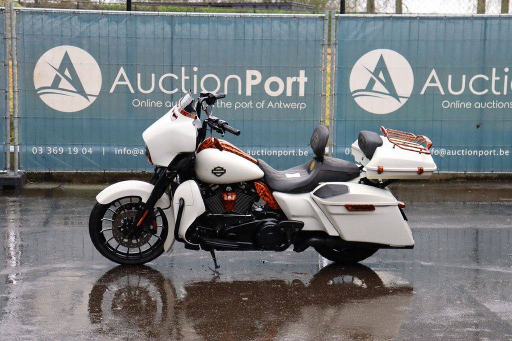 Motorcycle Harley-Davidson Street Glide (114 inch) Petrol 2019 (Margin)