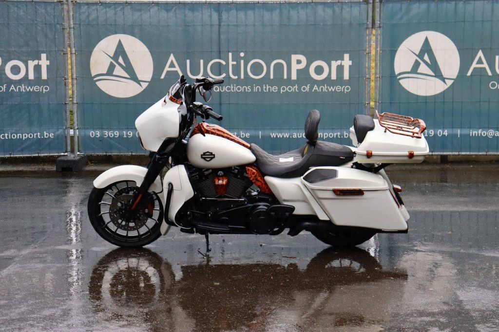 Motorcycle Harley-Davidson Street Glide (114 inch) Petrol 2019 (Margin)