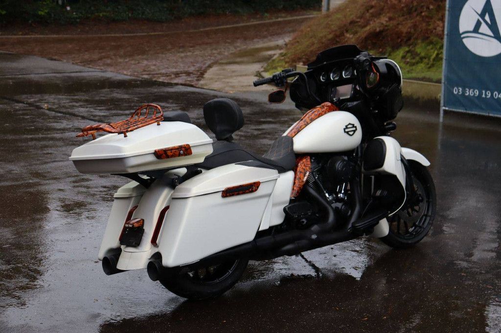 Motorcycle Harley-Davidson Street Glide (114 inch) Petrol 2019 (Margin)