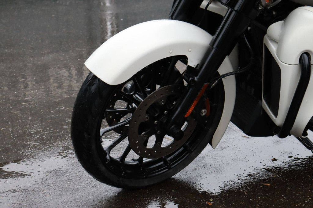 Motorcycle Harley-Davidson Street Glide (114 inch) Petrol 2019 (Margin)