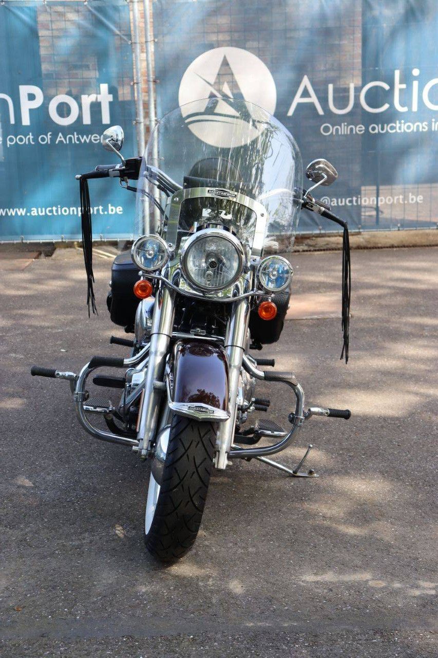 Harley-Davidson Softrail Deluxe Petrol Motorcycle 2005