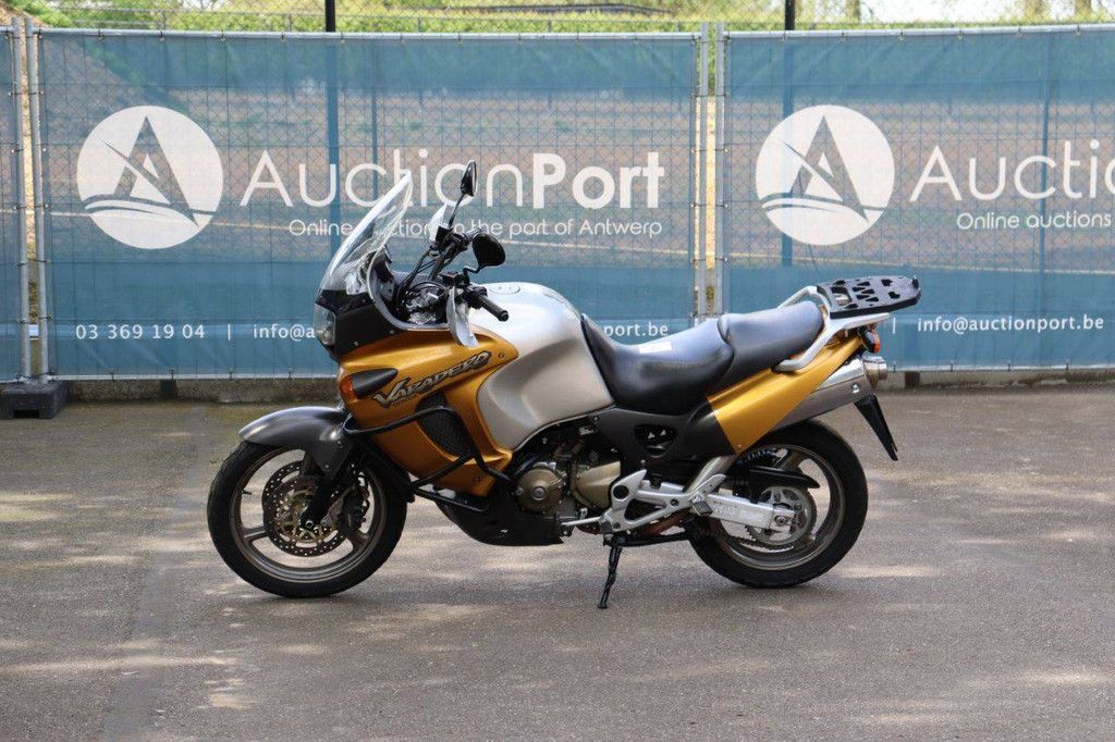 Honda Varadero 1000 Benzinmotorrad 1999 (Marge)