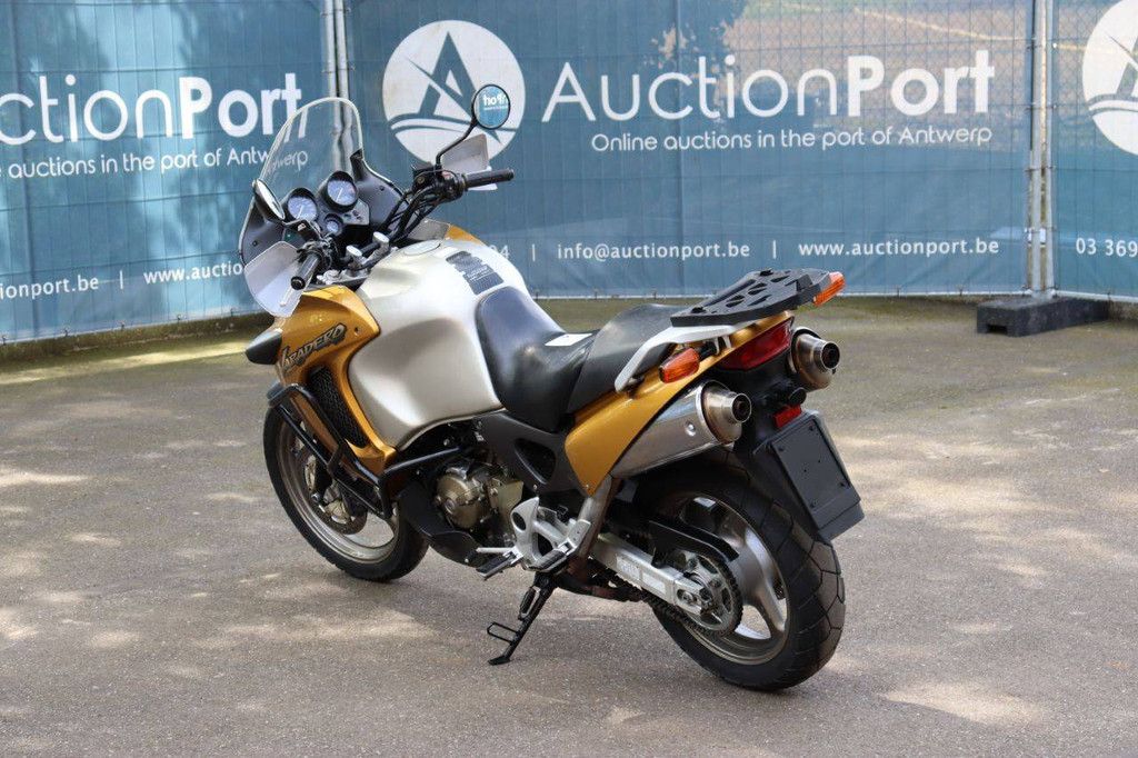 Honda Varadero 1000 Benzinmotorrad 1999 (Marge)