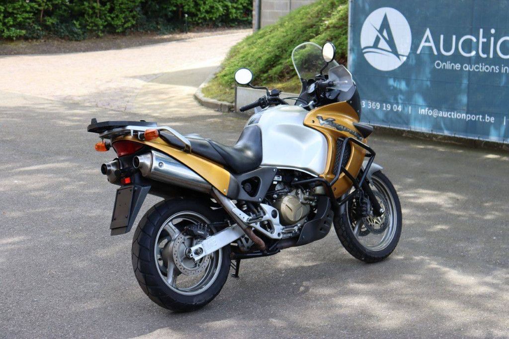 Honda Varadero 1000 Benzinmotorrad 1999 (Marge)