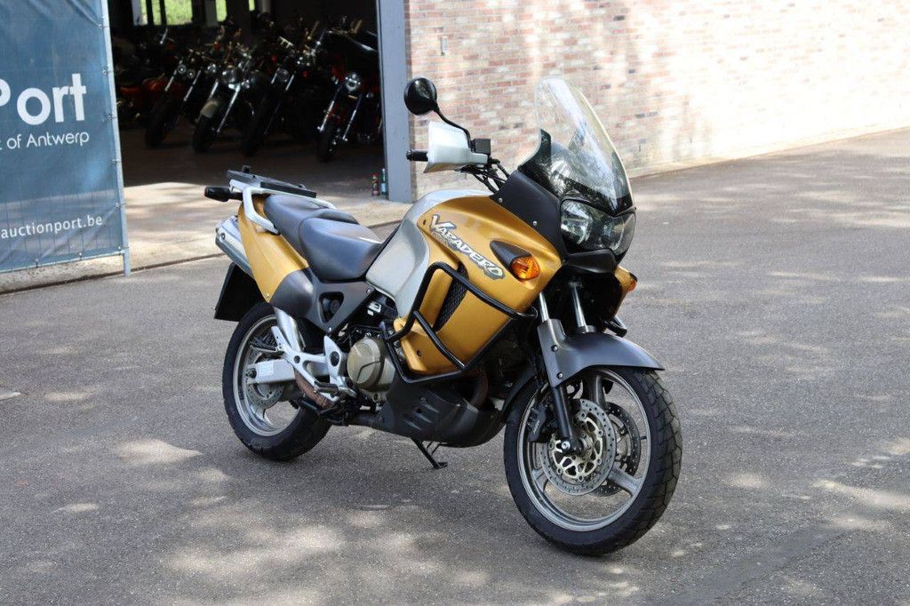 Honda Varadero 1000 Benzinmotorrad 1999 (Marge)