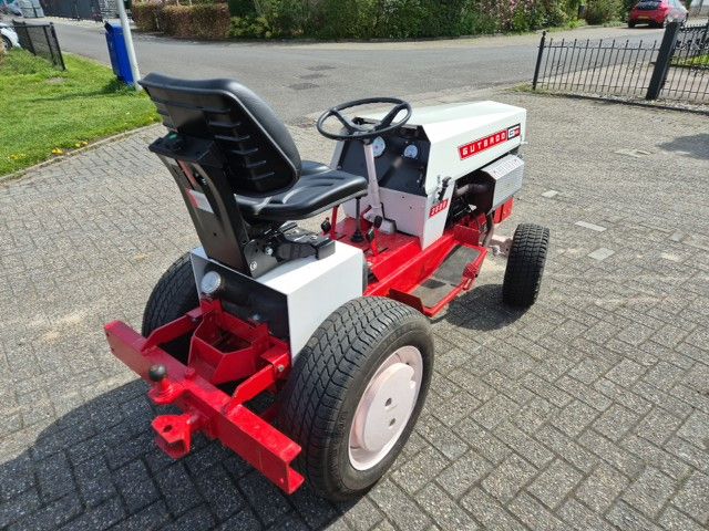 Gutbrod minitrekker 4 cilinder benzine.