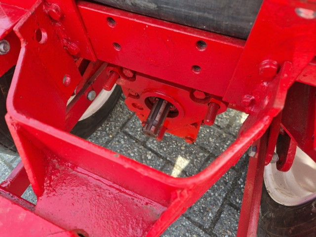 Gutbrod minitrekker 4 cilinder benzine.