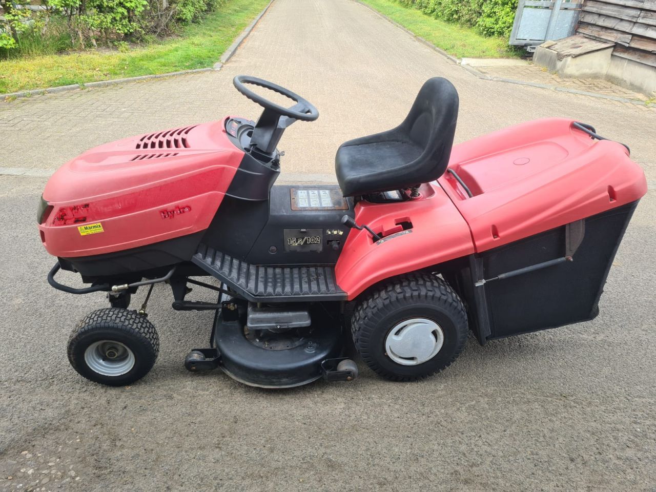 Castel Garden zitmaaier met opvangvak opknapper.