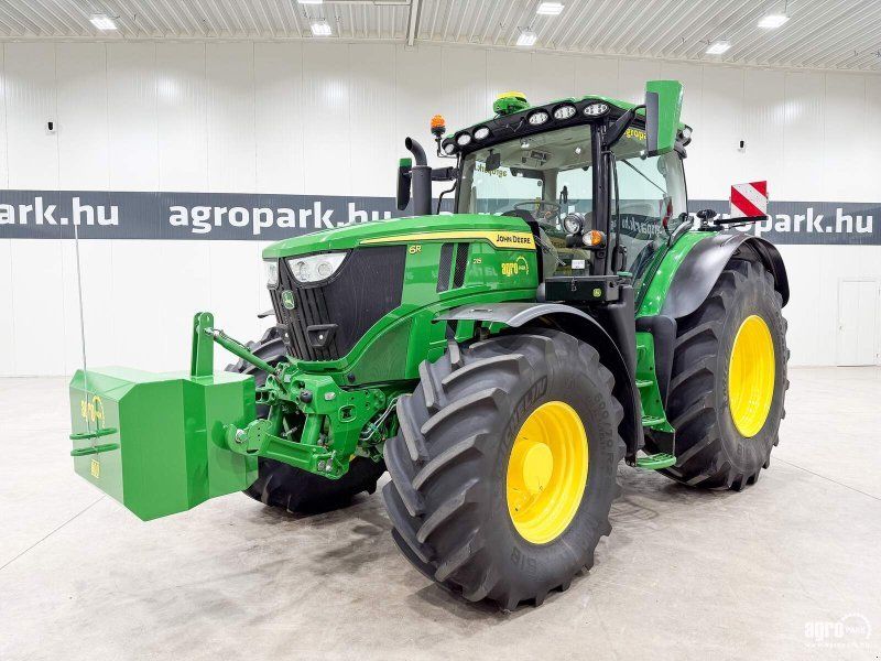 John Deere 6R 215