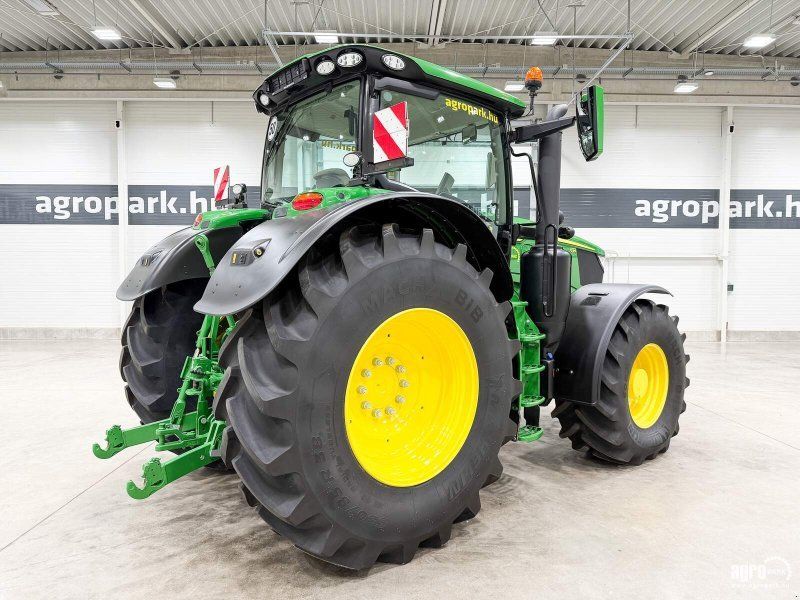 John Deere 6R 215