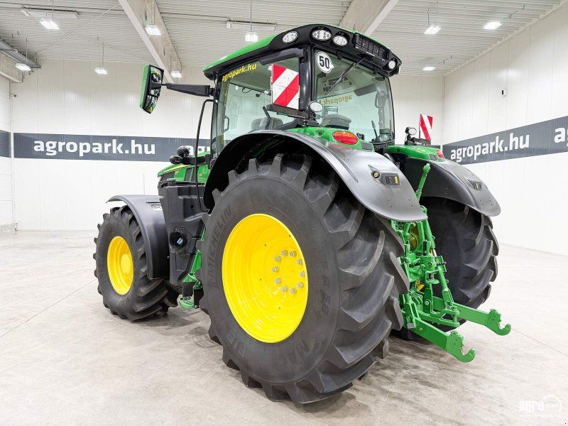 John Deere 6R 215