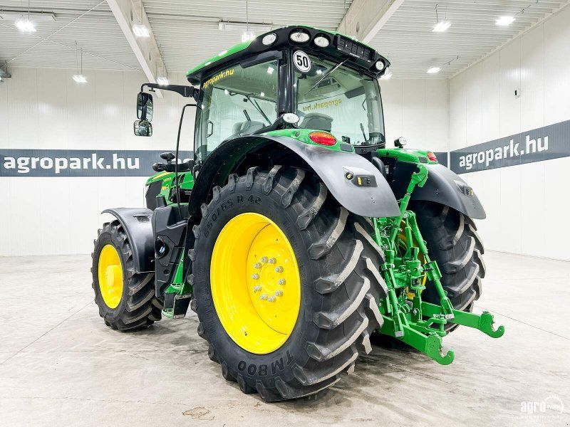 John Deere 6215R