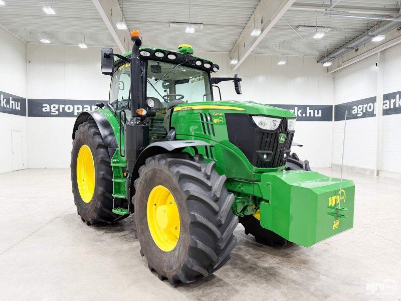 John Deere 6215R