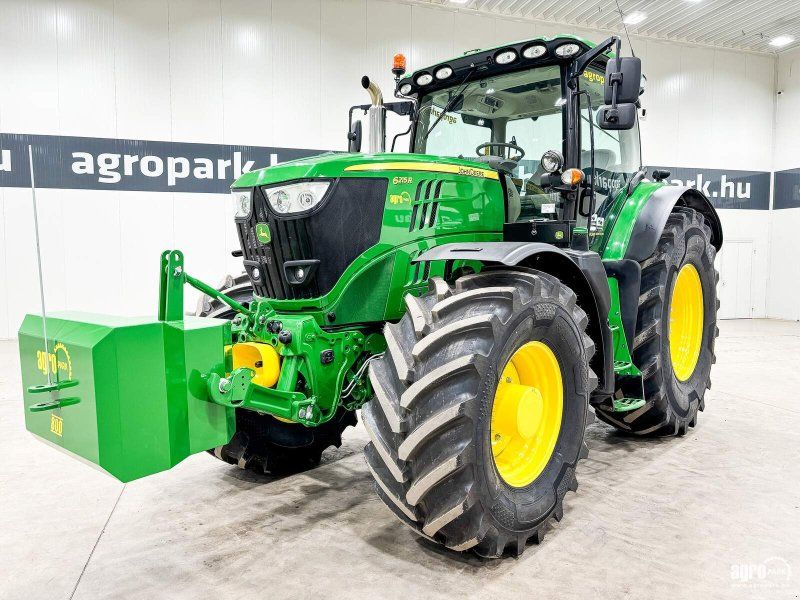John Deere 6215R