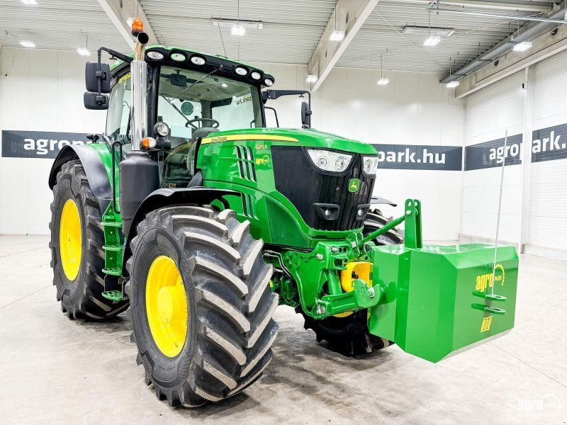 John Deere 6215R