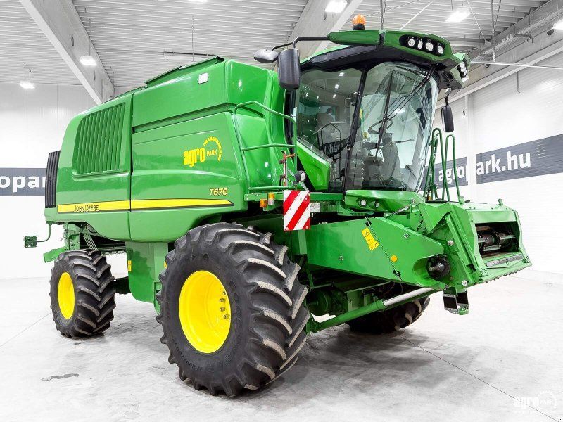 John Deere T670 6 straw walkers, 7,6 m 625R header, transport trolley, rape