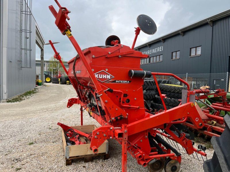 Kuhn INTEGRA 3003 24SD im Kundenauftrag