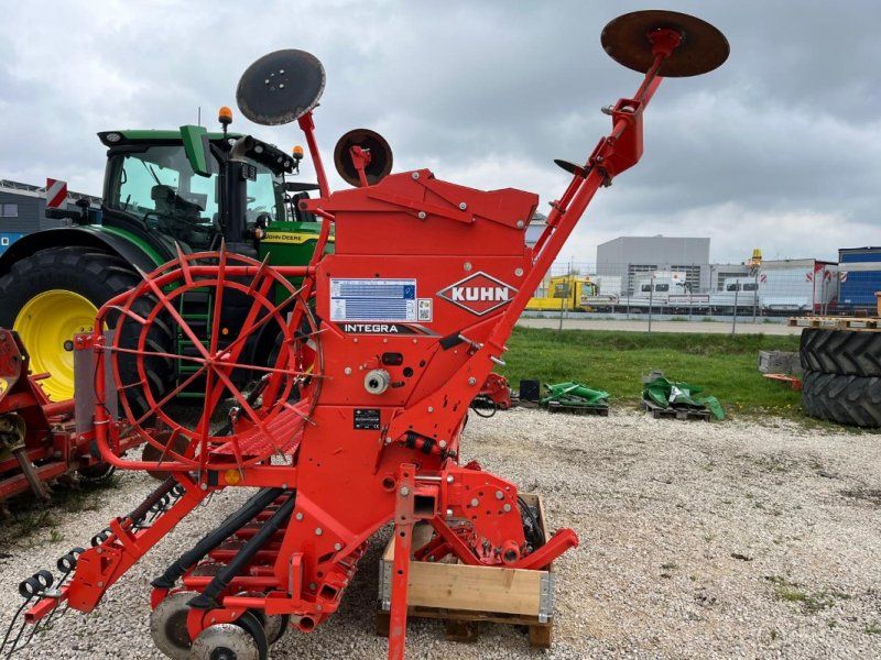 Kuhn INTEGRA 3003 24SD im Kundenauftrag
