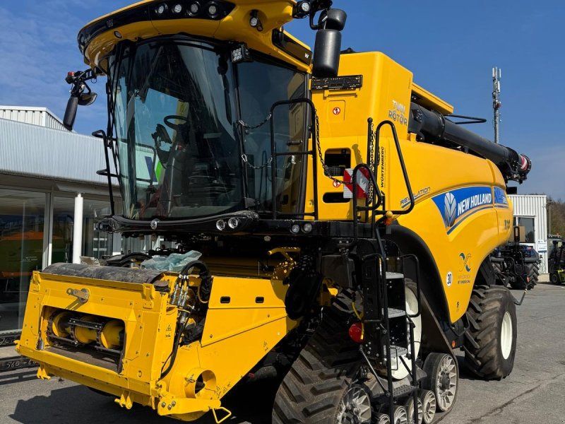 New Holland CR 8.90