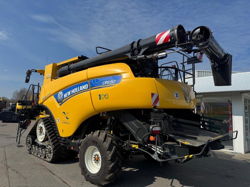 New Holland CR 8.90