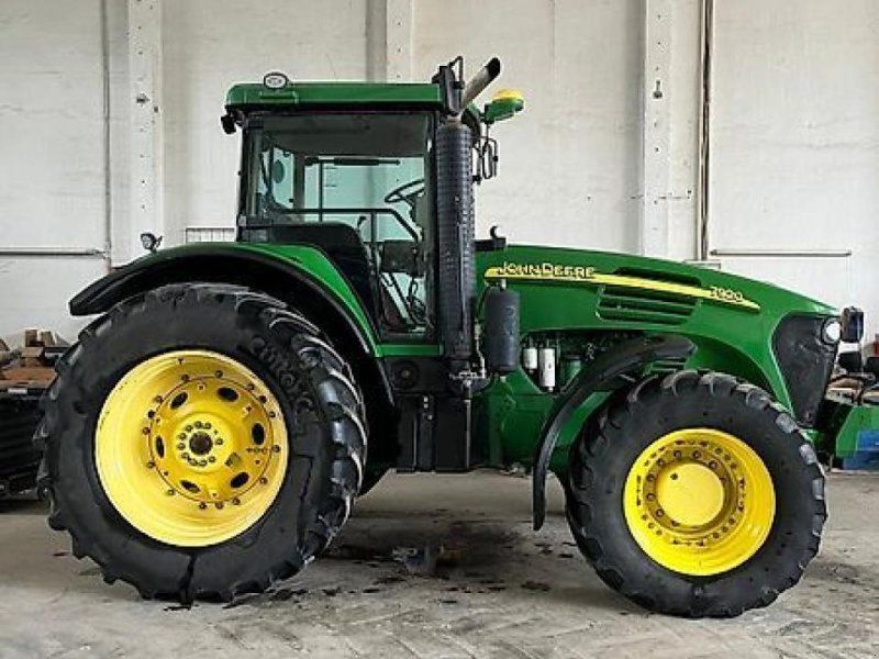 John Deere 7920