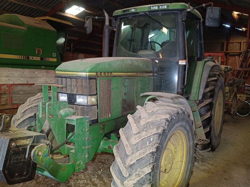 John Deere 6900