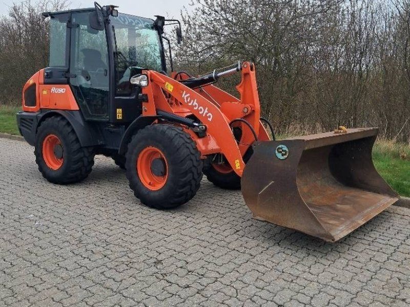 Kubota R 090