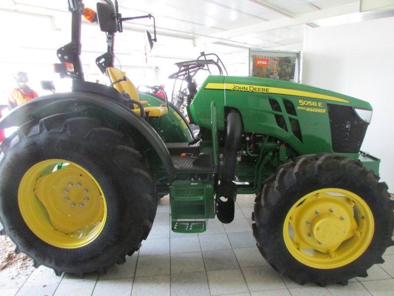 John Deere 5058E OS